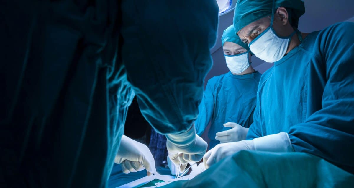 A group of surgeons in Alabama operate on a patient that has been misdiagnosed.